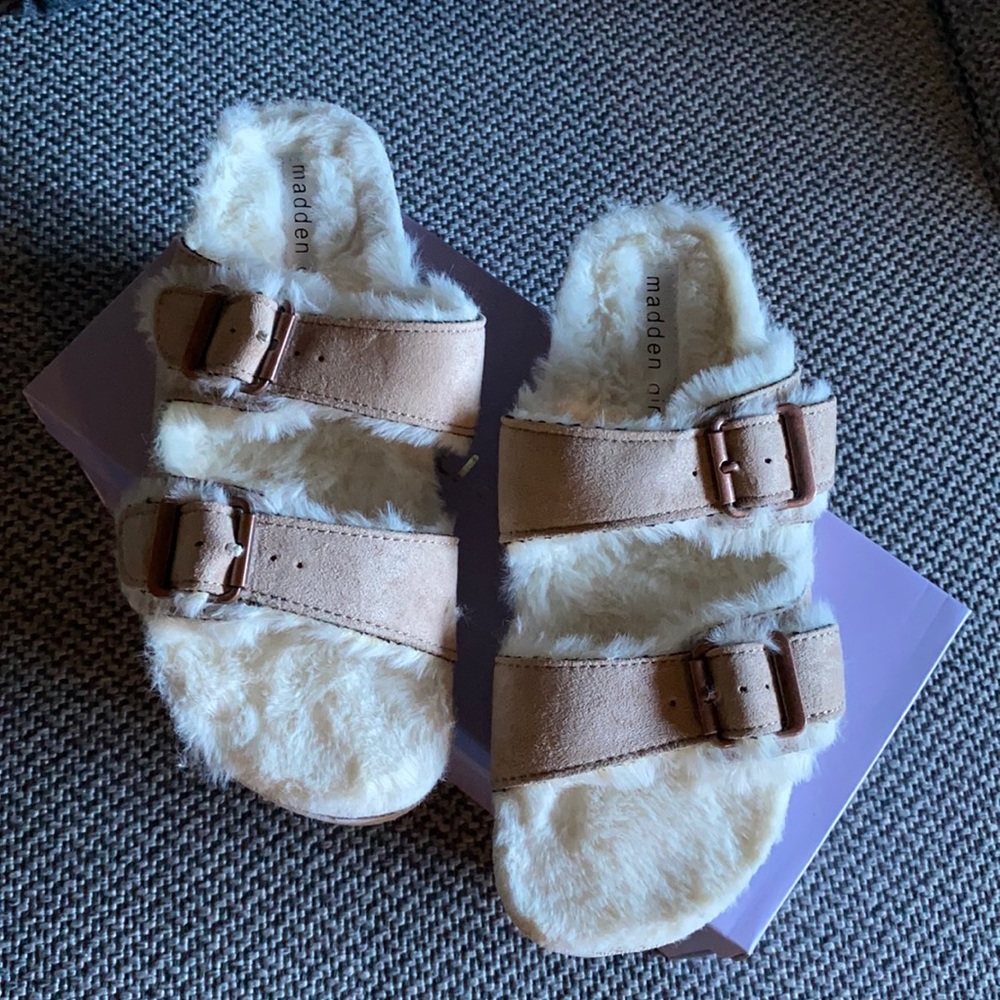 NEW Madden Girl Butterfly Women’s Faux-Fur Slide Sandals